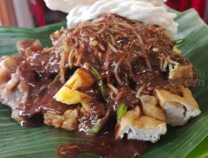 Surabaya: Eksotisme Rujak Cingur