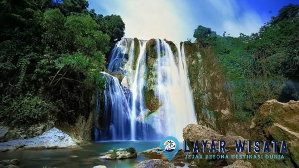 Destinasi Air Terjun Terfavorit di Indonesia yang Wajib Dikunjungi