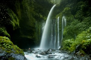 Keindahan Air Terjun Tiu Kelep Lombok