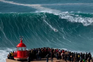 Kehebatan Ombak Nazare, Portugal