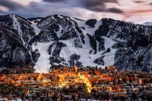 Destinasi Liburan Bersalju Aspen, Colorado, AS