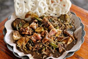Kuliner Rujak Cingur