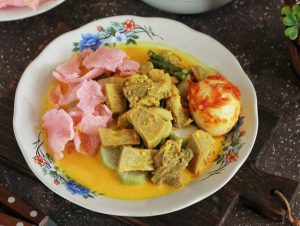 Hidangan Lontong Sayur