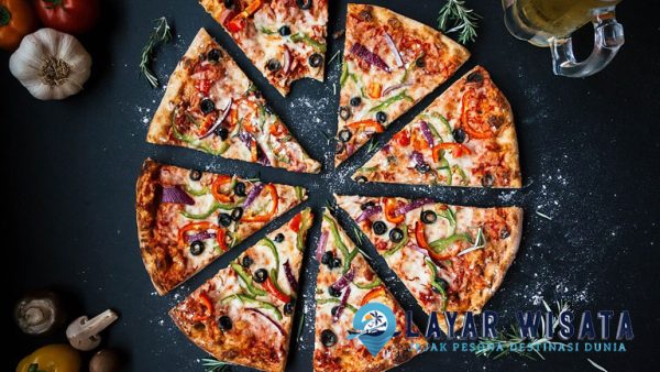 Asal Usul Pizza: Mengenal Lebih Dekat Sejarah dari Makanan Ini