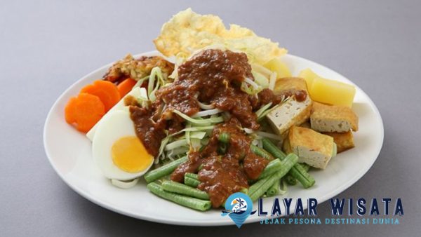 Keajaiban Gado-Gado: Cita Rasa Nusantara yang Tak Terlupakan!