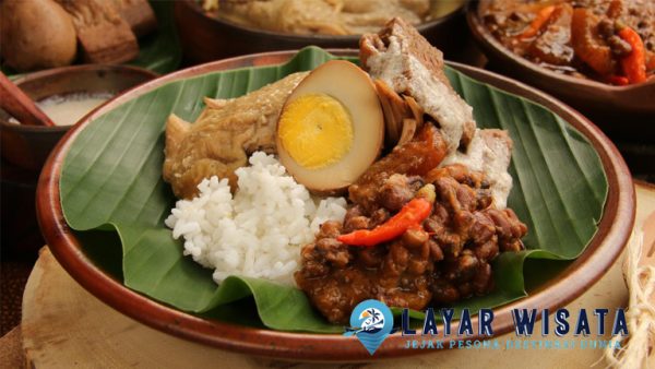 Gudeg: Warisan Kuliner Yogyakarta yang Melegenda!