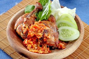 Ayam Penyet: Kaya akan Nutrisi dan Manfaat untuk Kesehatan!