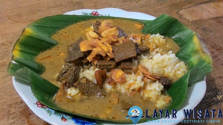 Nasi Gandul: Perpaduan Sempurna Rasa yang Menggoda Selera!