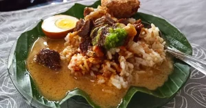 Nasi Gandul: Perpaduan Sempurna Rasa yang Menggoda Selera!
