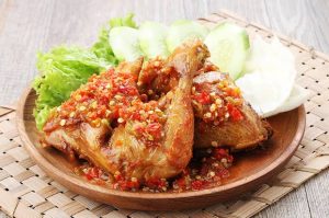 Ayam Penyet: Cita Rasa Pedas yang Bikin Kamu Lapar Terus!