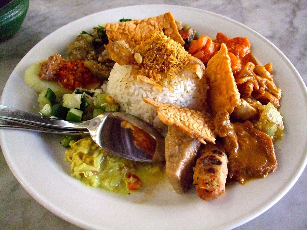 Keistimewaan Nasi Campur Kalimantan yang Menggoyang Lidah!
