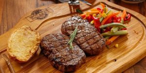 Steak Sapi: Lezatnya Daging Empuk dengan Sentuhan Nusantara!