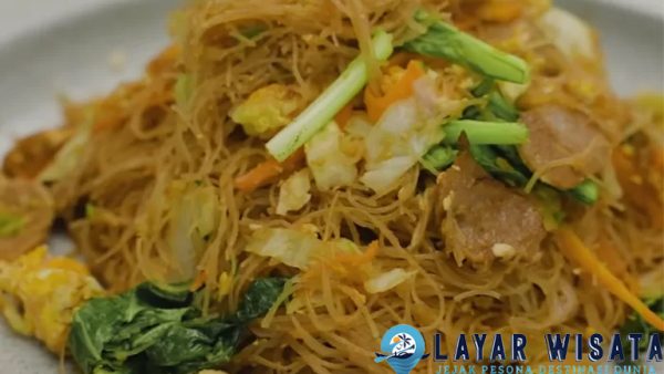 Bihun Goreng Si Tipis yang Bikin Lidah Gak Bisa Berhenti Ngunyah