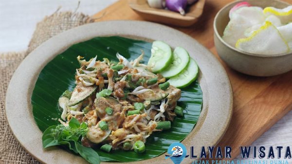 Karedok: Sayur Mentah, Rasa Nendang di Lidah Nusantara!