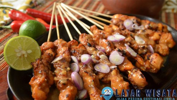 Rasa Khas Sate Madura: Bumbu Menggoda dan Memikat!