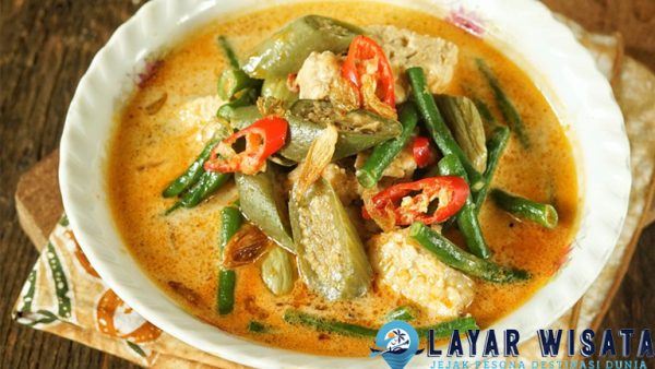 Sayur Lodeh, Si Lezat Tradisional yang Bikin Lidah Joget-Joget!