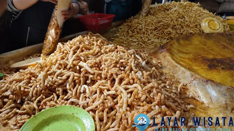 Gurilem Bandung Si Camilan Gurih yang Memikat Lidah!