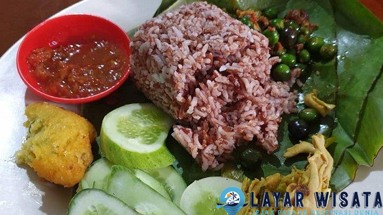 Nasi Timbel Bandung Hangatnya Daun, Harumnya Rasa!