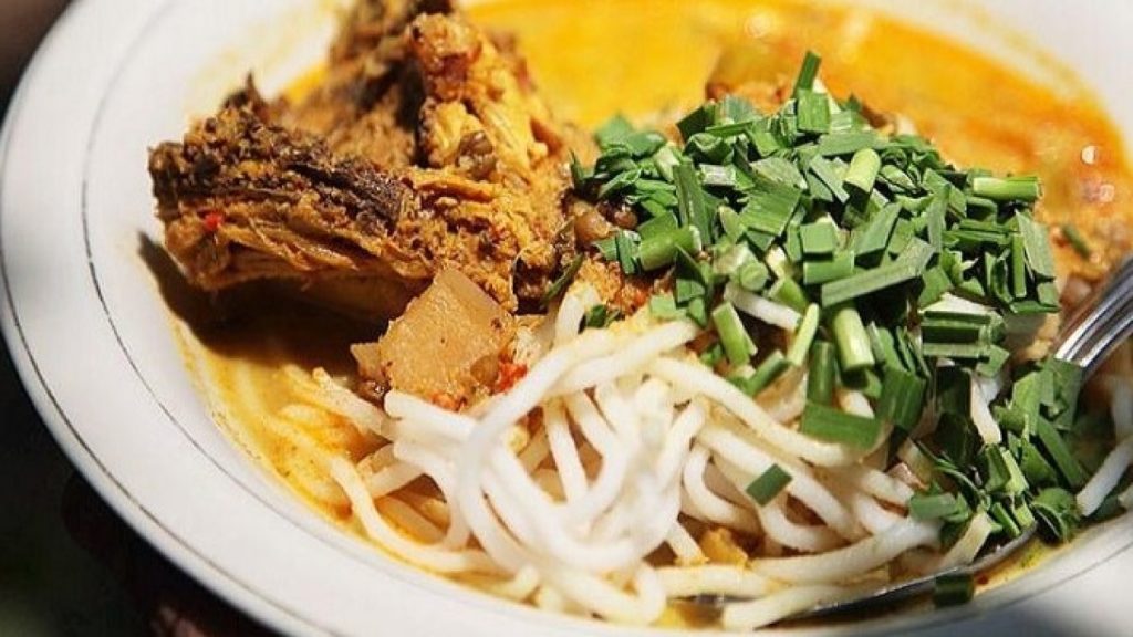 Laksa Tangerang Rasa Legendaris di Tengah Kota Modern!
