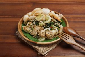 Lotek Jawa Barat Salad dengan Bumbu yang Ngangenin!