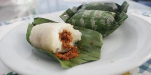Lalampa Kuliner Sulawesi dengan Kejutan di Setiap Gigit!