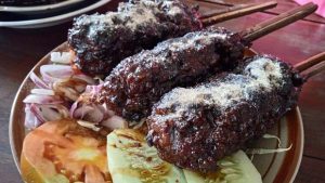 Sate Buntel Solo Lezatnya Daging2 yang Dibungkus Unik