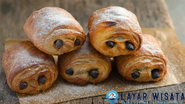 Pain au Chocolat Lezatnya 25 Cokelat di dalam Croissant