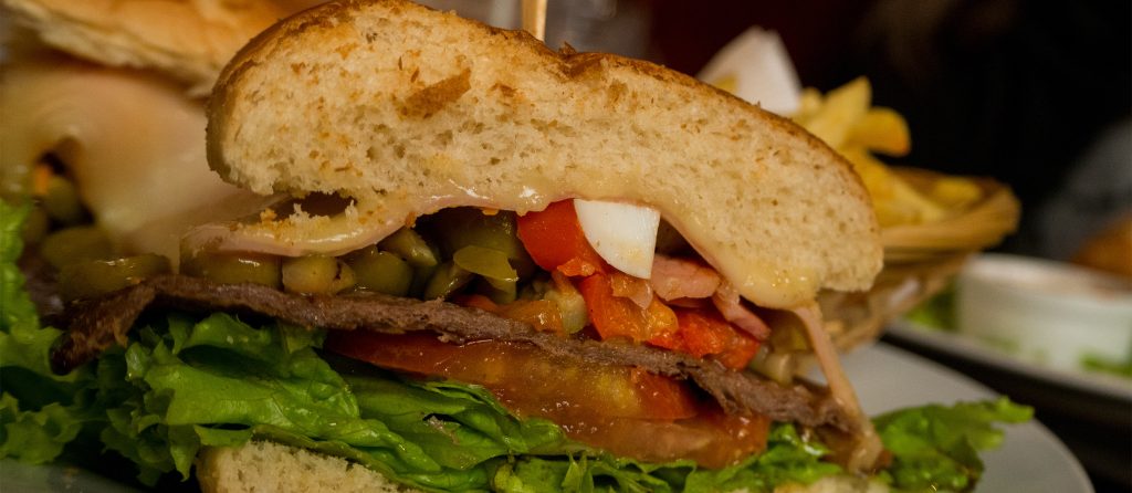 Chivito Sandwich 15 Tradisional yang Menggoda