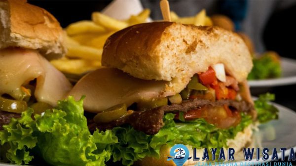 Chivito Sandwich 15 Tradisional yang Menggoda