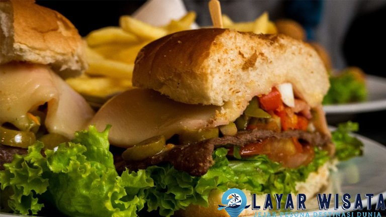 Chivito Sandwich 15 Tradisional yang Menggoda