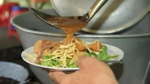 Tahu Campur, Ketika Rasa baru 9 Tradisi Berpelukan 10 Tahu Campur, Ketika Rasa baru 9 Tradisi Berpelukan